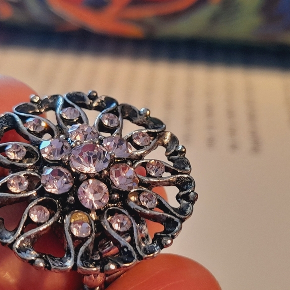 Stretchy One Size Fits All Silver Toned Ring with Lilac Rhinstones - Picture 2 of 11